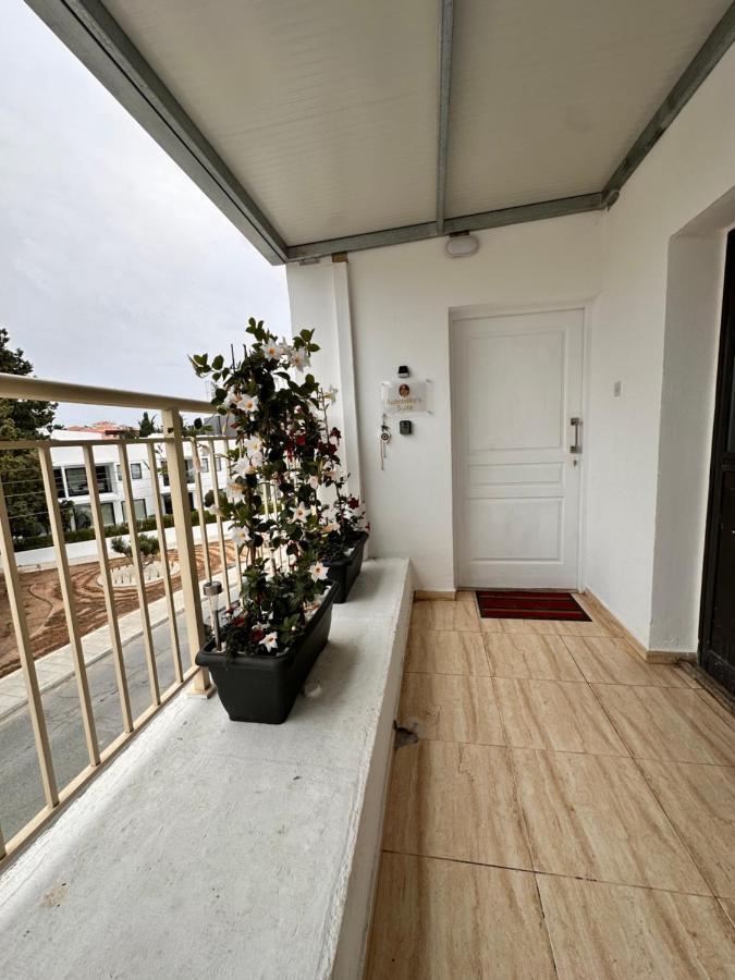 Aphrodites Suite Paphos Esterno foto